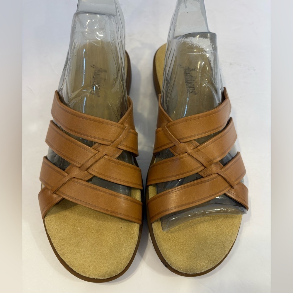 Auditions light brown tan leather weaved strappy flip flop sandals size 6 N